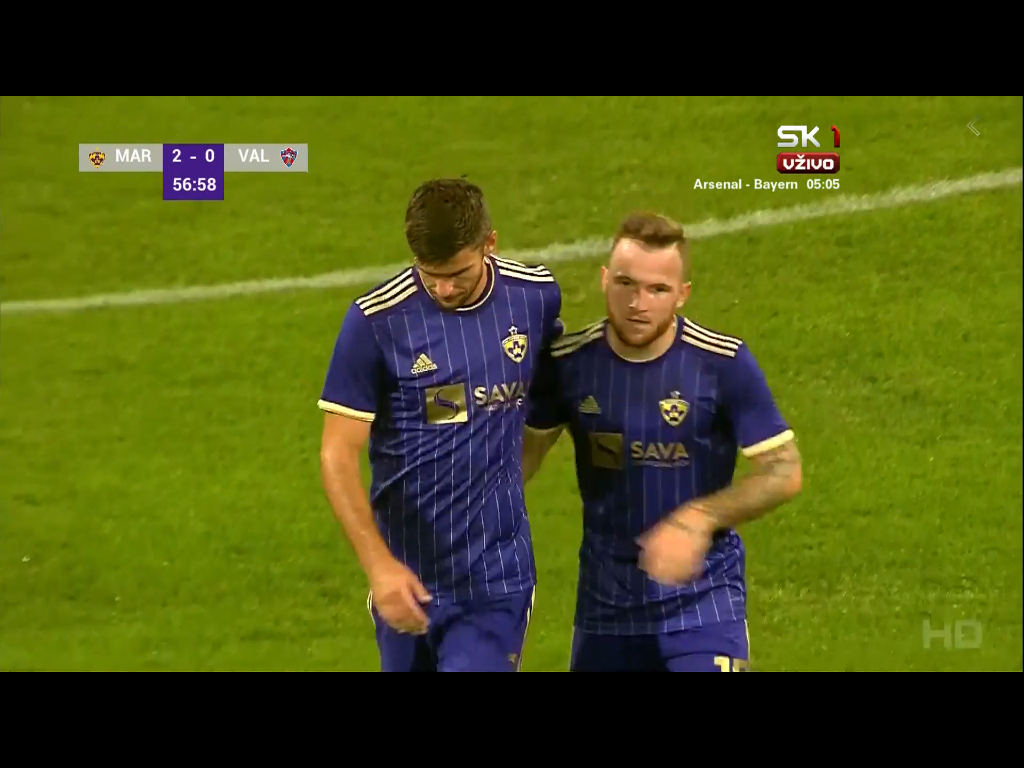 Desetka na dresu? Dve na igrišču.