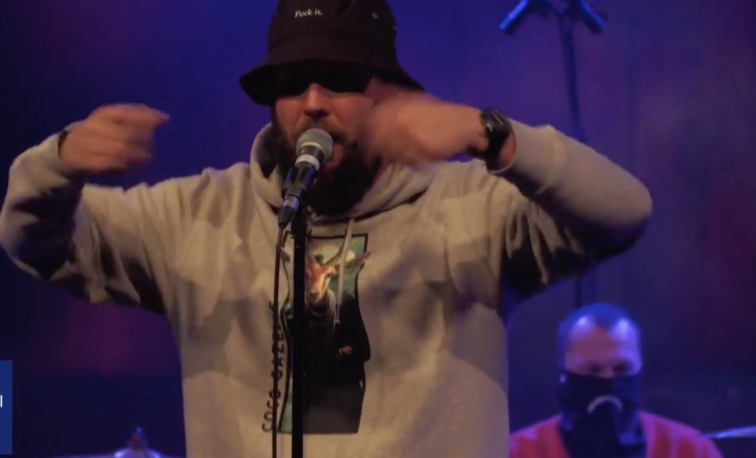 Še kuj Jelkeja si je sposodo